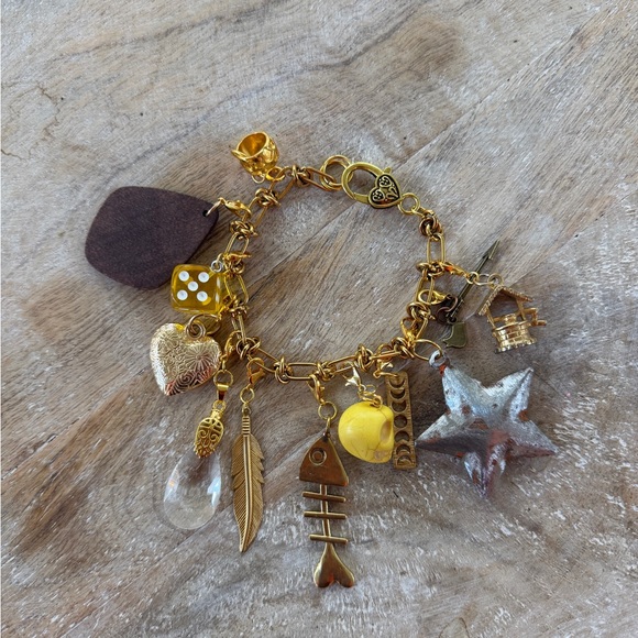 How Many Charms - Picture 6 of 6